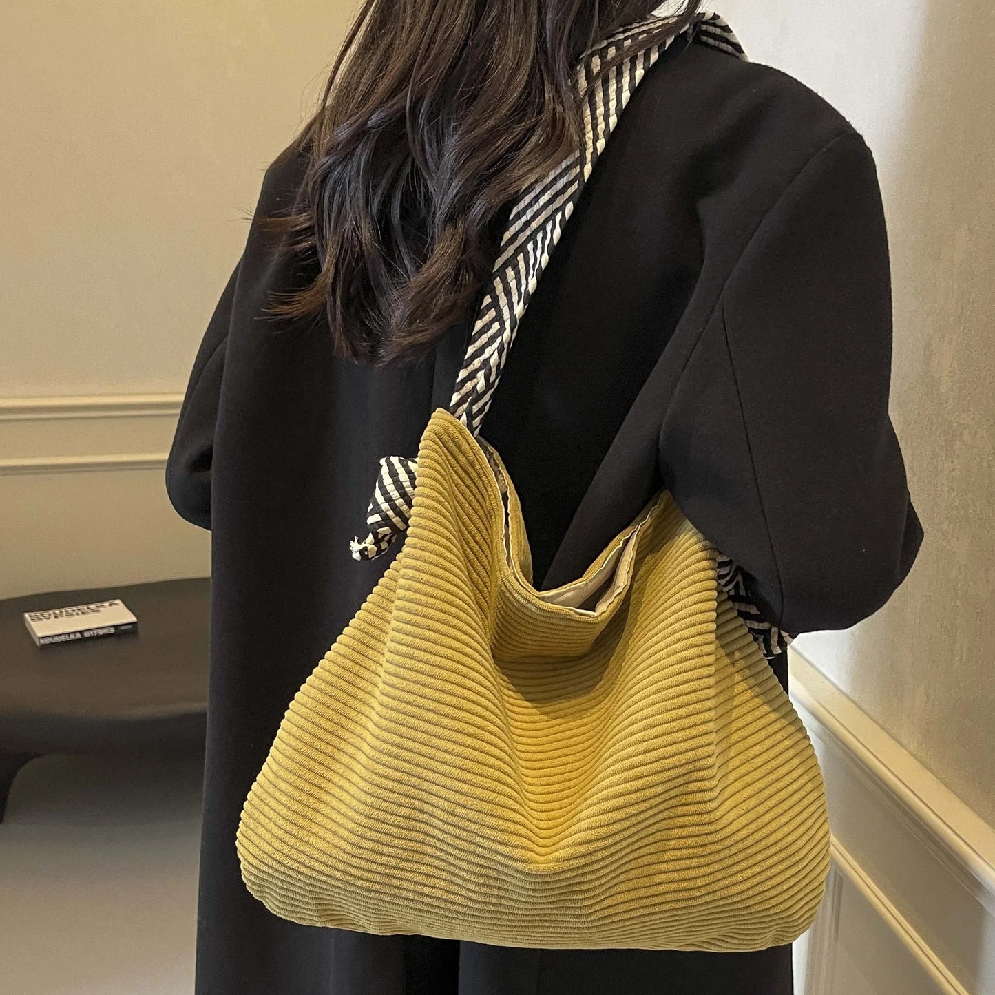 Bolsa Feminina Velvet Premium com Alça Larga Casual Fashion