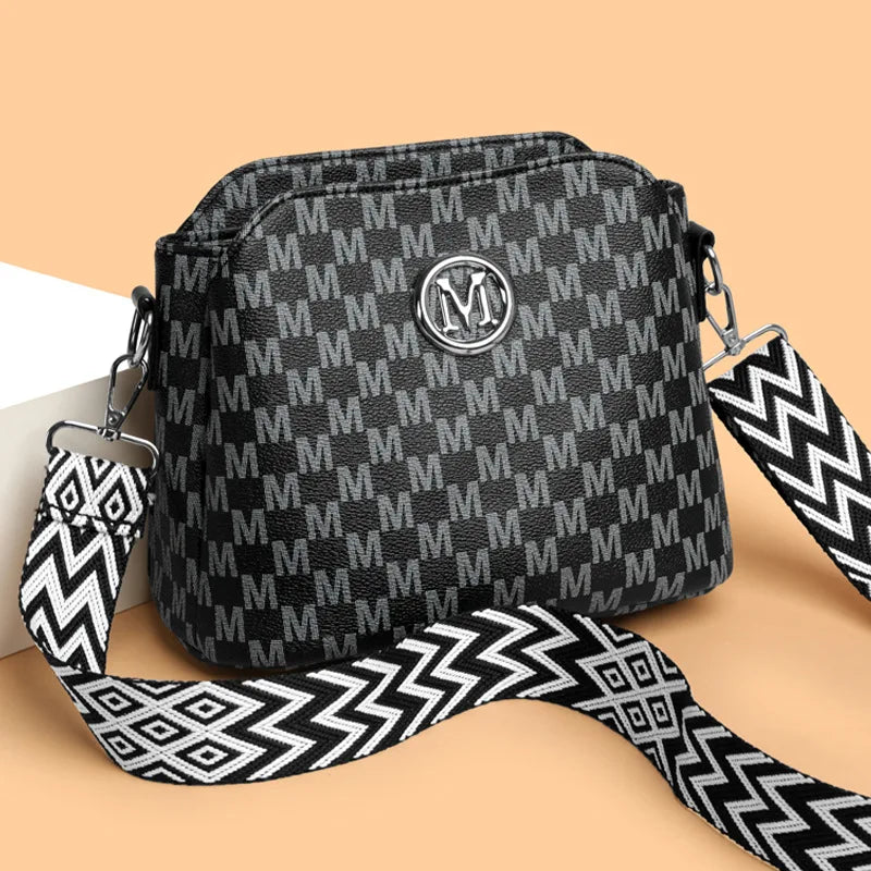 Bolsa Feminina Retrô Crossbody Premium com Detalhe Dourado Fashion