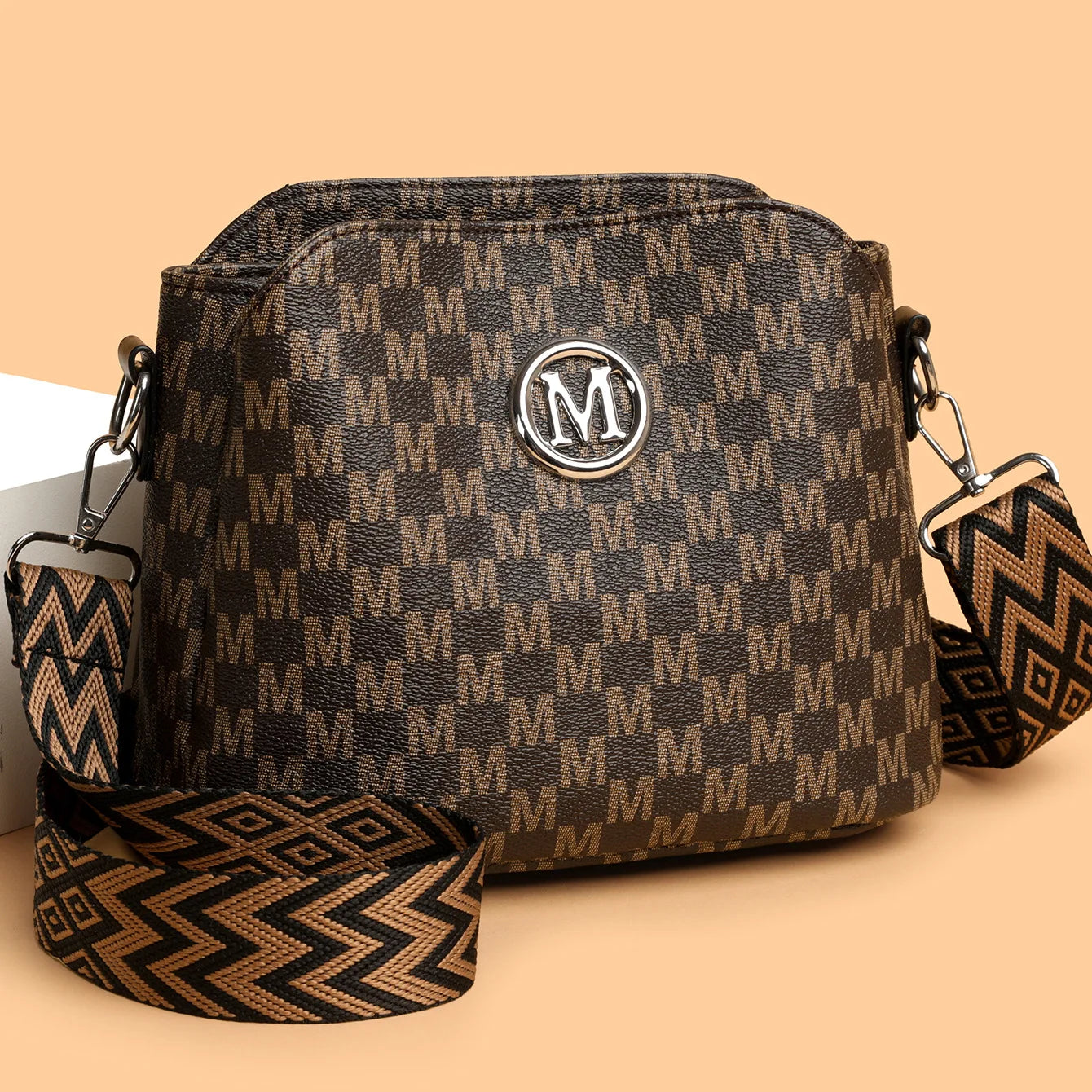 Bolsa Feminina Retrô Crossbody Premium com Detalhe Dourado Fashion